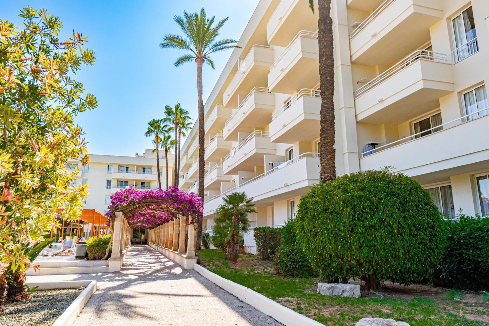 Hotel Rosella Affiliated By Intelier